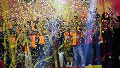 RAMS Park’ta tarihi gece: Galatasaray 26. şampiyonluk kupasına görkemli bir törenle kavuştu