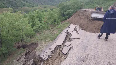 Amasya’da doğa felaketi: Köy yolu ulaşıma kapandı, ekipler hemen devreye girdi