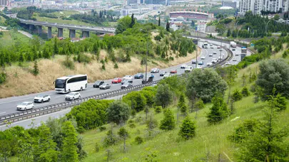 Tatilcilerin dönüş yolculuğunda beklenen kilitlendi: Kocaeli geçişinde trafik şaşırttı