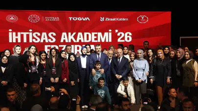 Gençlerin gözündeki ışık Türkiye’nin teminatı: Bakan Çiftçi Erzurum’da gençlerle buluştu