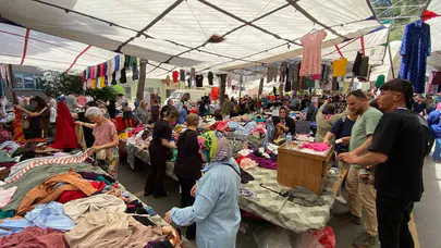 Efeler'de bayram bereketi: Salı Pazarı'nda iğne atsan yere düşmüyor