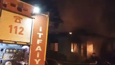 Osmaniye'de geceyi aydınlatan dehşet: Ahşap evden geriye sadece küller kaldı