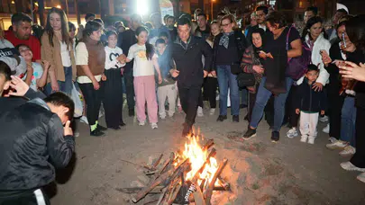 Marmaris’te bahar ateşi sahili ısıttı: Başkan Ünlü dilek ağacına notunu astı