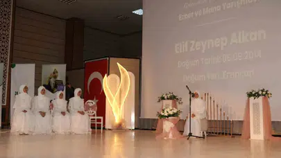 Erzincan’da manevi heyecan: Genç hafızlar hadisleri ezberden okumak için sahneye çıktı