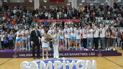 Turgutlu’da tarihi gece: Potanın Sultanları Süper Lig’e adını yazdırdı