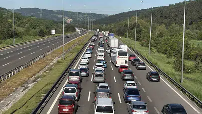 Bayram dönüşü çilesi başladı: Bolu geçişinde kilometrelerce araç kuyruğu