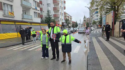 Sorgun'da miniklerden büyük ders: Trafik güvenliği için sahaya indiler