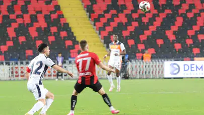 Başakşehir Gaziantep deplasmanında işi ilk yarıda bitirdi: Turuncu-lacivertliler soyunma odasına avantajlı girdi