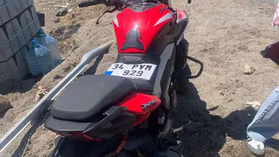 Alaplı yolunda korkutan kaza: Dönüş yapmak isteyen motosikletliyi otomobil biçti