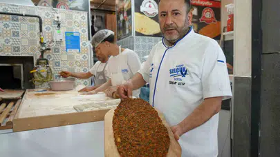 Gastronomi kenti Gaziantep’te lezzet klasiği: Tescilli lahmacunun fiyatı belli oldu