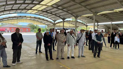 Hisarcık’ta kutsal yolculuk heyecanı: 5 hacı adayı gözyaşlarıyla uğurlandı