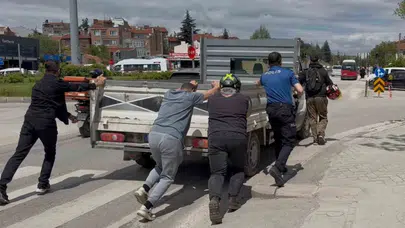 Trafik kilitlenmek üzereyken imdada yetiştiler: Eskişehir'de örnek dayanışma