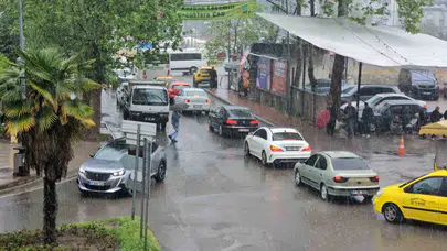 Zonguldak'ta gökyüzü aniden karardı: Vatandaşlar neye uğradığını şaşırdı