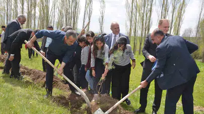 Bulanık’ta toprağa can, geleceğe nefes: 350 fidanla ölümsüz hatıra