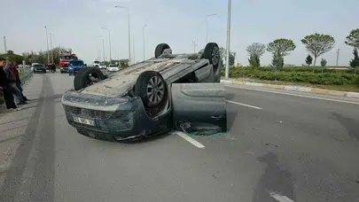 Aksaray’da korkutan kaza: Kavşakta çarpışan otomobil takla attı