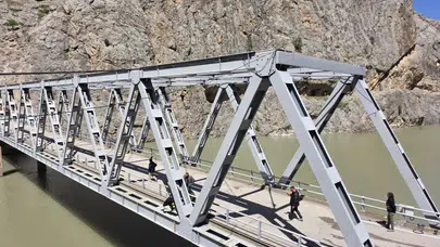 Erzincan’ın incisi geceye hazırlanıyor: Tarihi köprü ışıklarla yeniden hayat bulacak
