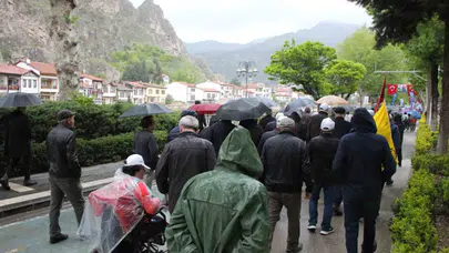 Amasya’da 1 Mayıs coşkusu yağmura takıldı: Meydan kutlaması yarıda kaldı