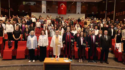 Geleceğin Eczacıları Beyaz Önlüklerine Kavuştu: ERÜ’de Gurur Günü