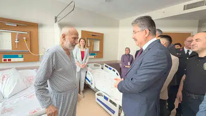 Eskişehir’de bayram mesaisi: Vali Yılmaz hastanede şifa arayanları yalnız bırakmadı