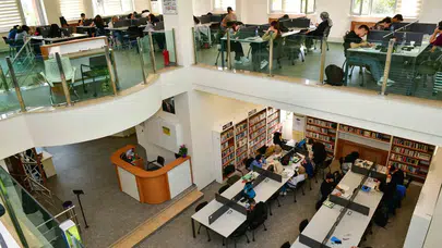 Esenyurt’ta ders çalışma keyfi ikiye katlandı: Öğrencilerin yeni gözdesi Sezai Karakoç Kütüphanesi