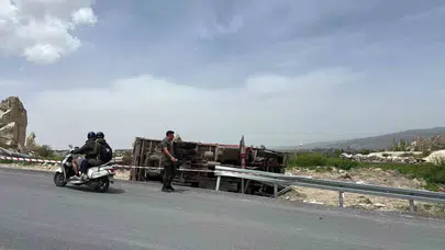 Nevşehir'de patates yüklü kamyon dehşeti: Sürücü araçta sıkıştı