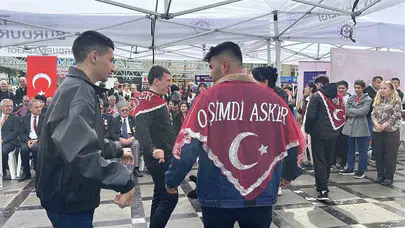 Vatan hasreti engel tanımadı: 16 genç için kışla kapıları ardına kadar açıldı