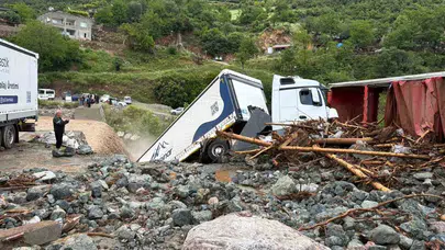 Osmaniye’de kabus dolu saatler: Sel suları 6 tırı yuttu, köyler izole oldu