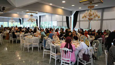 Gaziosmanpaşa’da anlamlı buluşma: Emekçi kadınlar Anneler Günü’nde bir araya geldi