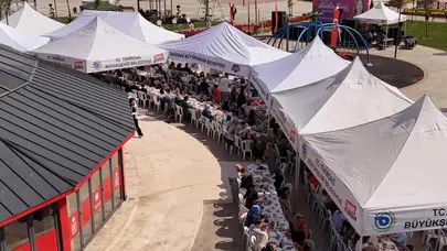 Çerkezköy'de Anneler Günü coşkusu: Başkan Yüceer annelerle bir araya geldi