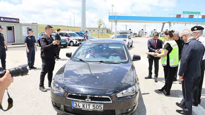 Kırşehir’de bayram trafiğine tatlı dokunuş: Vali direksiyon başındakileri bizzat uyardı