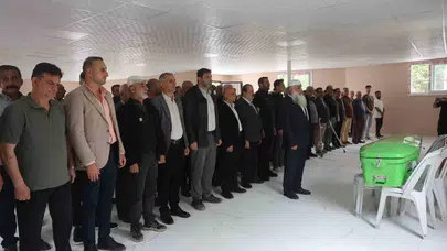 Hatay’da selin yuttuğu 62 yaşındaki Şahut Kimyonok toprağa verildi: Tekebaşı Mahallesi yasa büründü