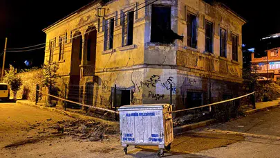 Alaşehir’de gece yarısı dehşeti: Tarihi bina büyük bir gürültüyle yerle bir oldu