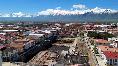 Erzincan’da dev dönüşüm start aldı: Modern çarşı için ilk harç döküldü