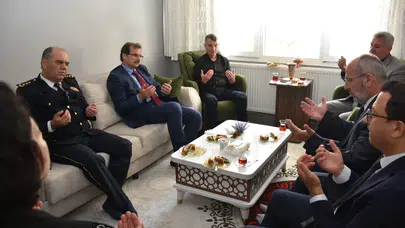 Salihli’de bayram mesaisi: Kaymakam Güldoğan’ın durağı kahramanların evi oldu