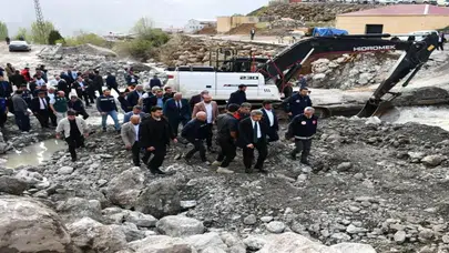 Beytüşşebap’ta sel felaketi: Devlet tüm imkanlarıyla sahaya indi