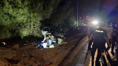 Adana’da acı dolu akşam: Otomobiller çarpıştı, genç çift olay yerinde can verdi