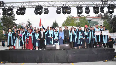 Akseki’de duygusal veda: Genç mezunlar yeni hayatlarına uğurlandı