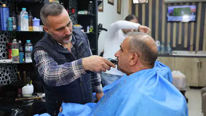 Elazığ’da bayram telaşı: Berber koltukları gece yarılarına kadar boş kalmıyor