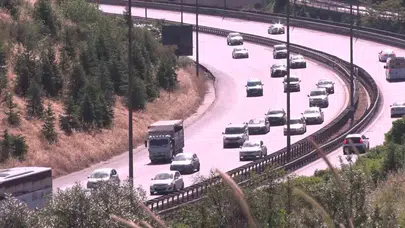 Dönüş yolunda kritik saatler: Kocaeli geçişinde trafik kilitlendi
