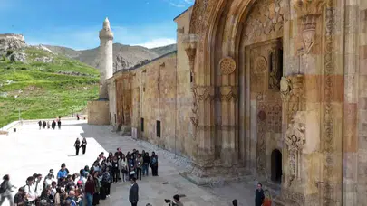 Tarihin kalbinde şifa notaları: Geleceğin doktorları Divriği’de geleneği yaşattı
