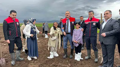 Ağrı’da tarım seferberliği: 2 bin 500 üreticinin yüzü güldü
