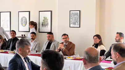 Turizm ve gastronominin geleceği Burhaniye’de masaya yatırıldı: Sektör profesyonelleri üniversiteyle güç birliği yaptı