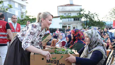Toprak bereketi Merkezefendi'de yeniden filizleniyor: Binlerce fide üreticiyle buluştu