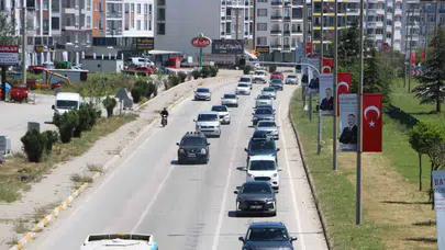 Dönüş yolunda bayram mesaisi: D650 karayolunda trafik kilitlendi