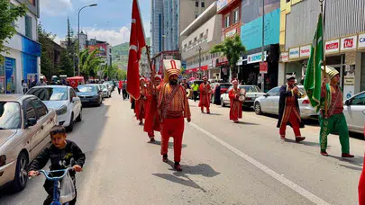 Afyon’da meslek liselilerden gövde gösterisi: Mehter marşlarıyla mesleklerini tanıttılar
