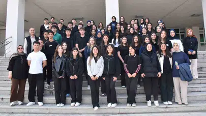 Beyaz önlük hayali kuran gençler üniversite yolunu tuttu: Geleceğin sağlıkçıları kampüste ter döktü