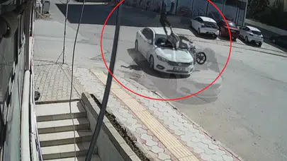 Reyhanlı’da dehşet anları: Otomobile çarpan motosikletten fırlayan iki kişi metrelerce havaya uçtu