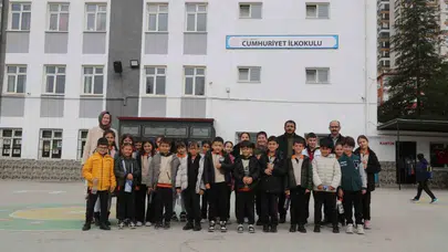 Sahne ışıkları söndü, perde çocuklar için açıldı: 379 öğrenciye sinema ödülü