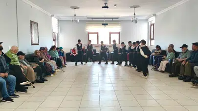 Minik yüreklerden büyük vefa: Huzurevi sakinlerine unutulmaz gün