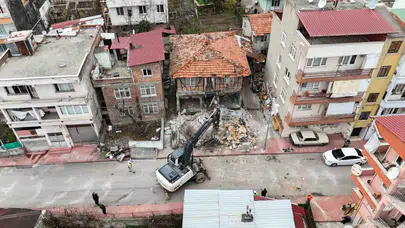 Samsun'da korku saçan yapılar tek tek temizleniyor: İlkadım'da 100 metruk bina tarihe karıştı